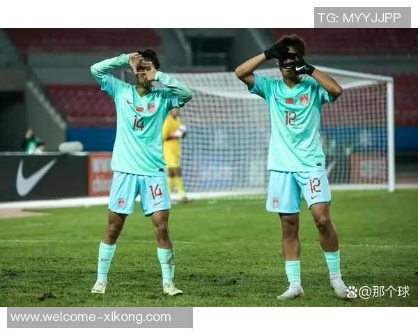 19岁年轻球员海文自信掌控三中卫核心位置展现出色表现