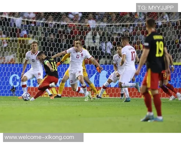 2025年波兰足球门将实力榜揭晓什琴斯尼稳居第一斯科鲁普斯基位列第三